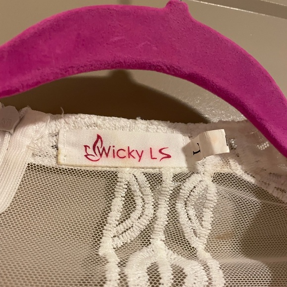 3/$20 - White Boho Romper - L fits like M - Picture 6 of 6